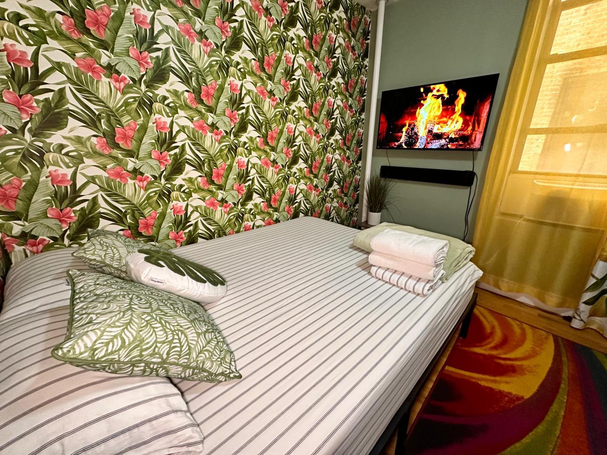 ניו יורק Tropical Comfort Room In Harlem Cozy Stay With Snacks & Style מראה חיצוני תמונה